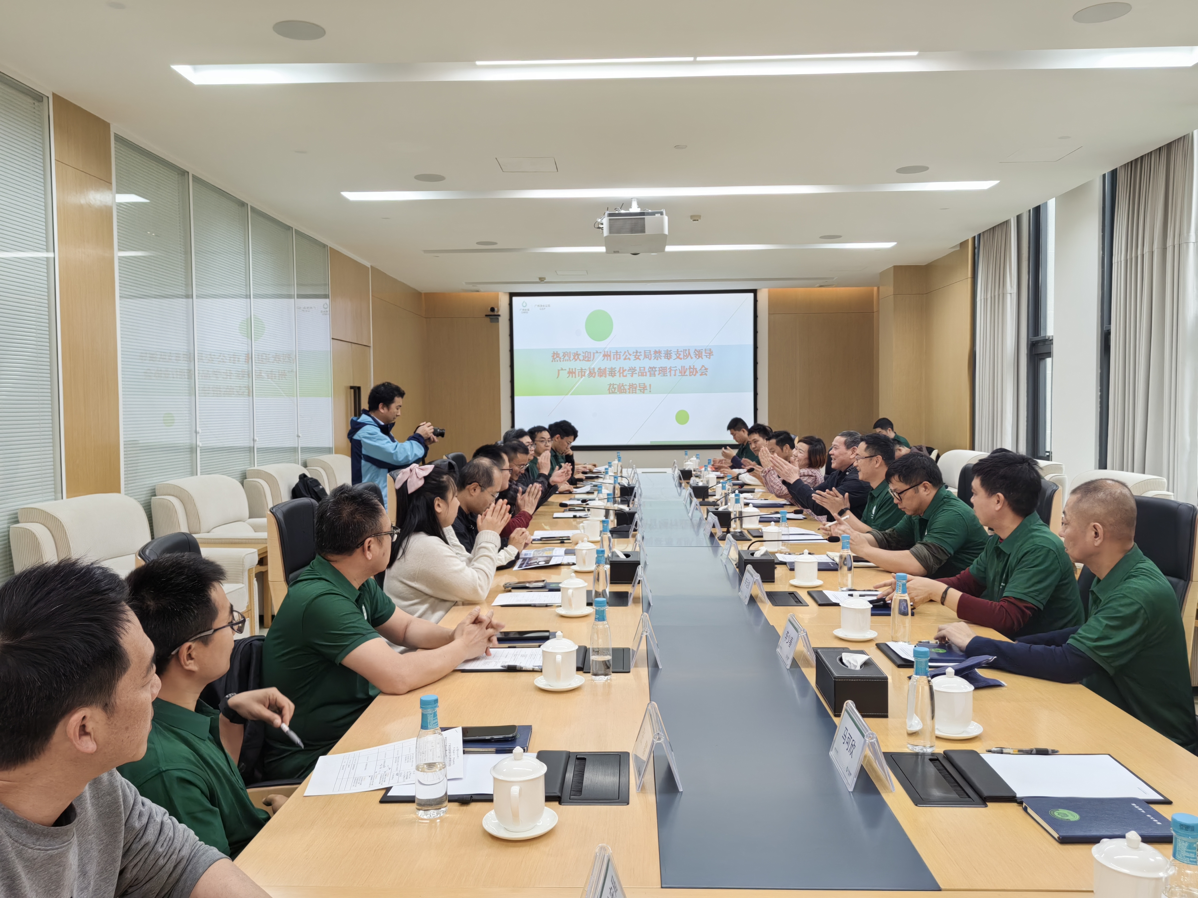 5130bdb50588f3a98ee112664d4a799c